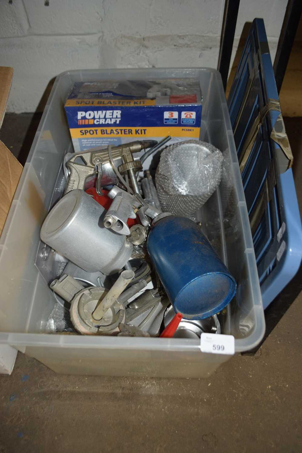 BOX OF VARIOUS SPRAY GUNS, SPOT BLASTER KIT AND OTHER ITEMS
