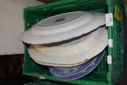 MIXED LOT: VARIOUS WILLOW PATTERN AND OTHER BLUE AND WHITE MEAT AND DINNER PLATES