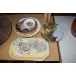 MIXED LOT: VARIOUS DECORATED PLATES TO INCLUDE DOULTON