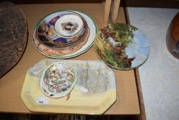 MIXED LOT: VARIOUS DECORATED PLATES TO INCLUDE DOULTON