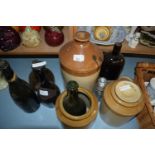 MIXED LOT: VARIOUS VINTAGE BOTTLES AND JARS