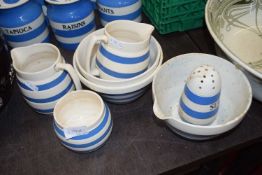 MIXED LOT: T G GREEN CORNISH WARE AND OTHER ITEMS TO INCLUDE A SUGAR SIFTER, VARIOUS PUDDING BASINS,
