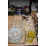 MIXED LOT: VARIOUS ASSORTED DRINKING GLASSES, KITCHEN DISHES ETC