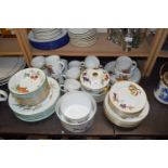 QUANTITY OF ROYAL WORCESTER EVESHAM AND EVESHAM VALE TEA AND TABLE WARES