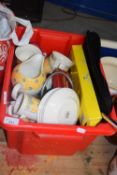 BOX OF VARIOUS KITCHEN WARES AND HOUSEHOLD SUNDRIES