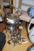 MIXED LOT: SILVER PLATED SPIRIT KETTLE PLUS VARIOUS ASSORTED CUTLERY AND OTHER ITEMS