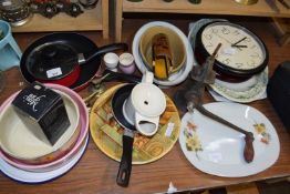 MIXED LOT: WALL CLOCKS, VARIOUS KITCHEN WARES, PLASTER WORK WALL PLAQUE ETC