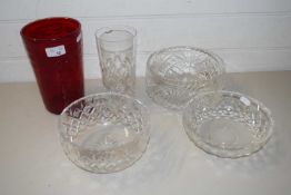 QUANTITY OF GLASS WARE, RED GLASS VASE, CUT GLASS BOWLS ETC