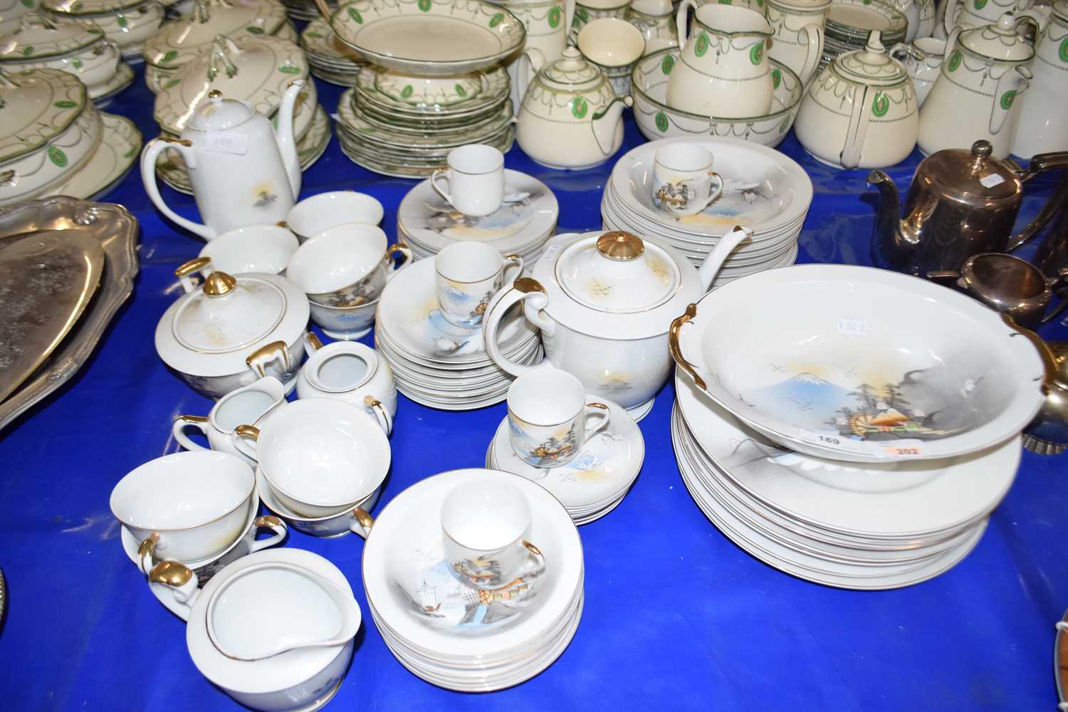 LARGE COLLECTION OF JAPANESE PORCELAIN TEA AND TABLE WARES
