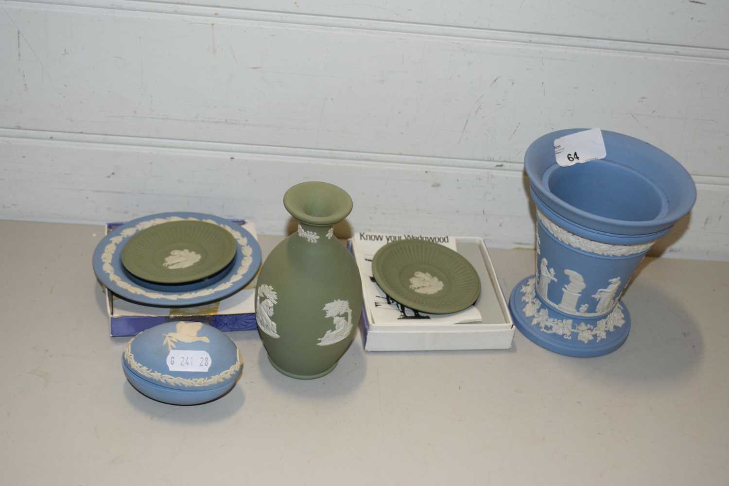QUANTITY OF WEDGWOOD JASPER WARES AND BLUE AND GREEN
