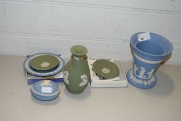 QUANTITY OF WEDGWOOD JASPER WARES AND BLUE AND GREEN