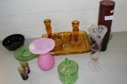 MIXED LOT: VARIOUS GLASS WARES TO INCLUDE DRESSING TABLE SET, VASES ETC