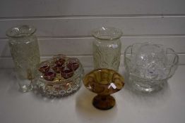 MIXED LOT: VARIOUS VASES AND OTHER ITEMS
