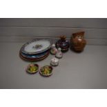 MIXED LOT: VARIOUS ASSORTED DECORATIVE CERAMICS