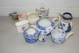 MIXED LOT: VARIOUS CERAMICS TO INCLUDE BLUE AND WHITE FEEDING CUP, VARIOUS SMALL TEA WARES