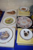 QUANTITY OF WEDGWOOD COLLECTORS PLATES FROM THE DAPHNE LEES CATS SERIES TOGETHER WITH A WEDGWOOD