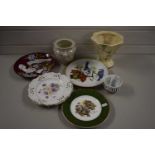 MIXED LOT OF VARIOUS ASSORTED CERAMICS TO INCLUDE A KENSINGTON VASE AND VARIOUS DECORATED PLATES