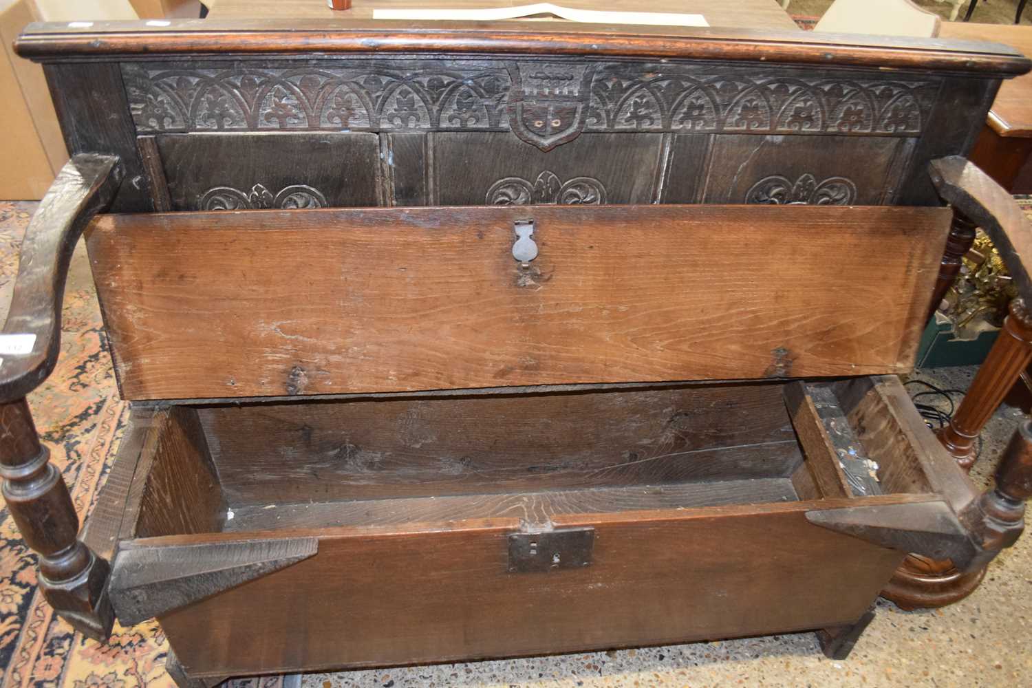 18TH CENTURY OAK COFFER WITH LATER ADAPTIONS TO A HALL SEAT/MONKS BENCH, 115CM WIDE - Image 2 of 2