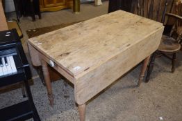 VICTORIAN PINE PEMBROKE TABLE, 107CM WIDE