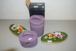 MIXED LOT COMPRISING TWO NAPLES PORCELAIN FLOWER PLAQUES TOGETHER WITH TWO SMALL JEWELLERY BOXES (