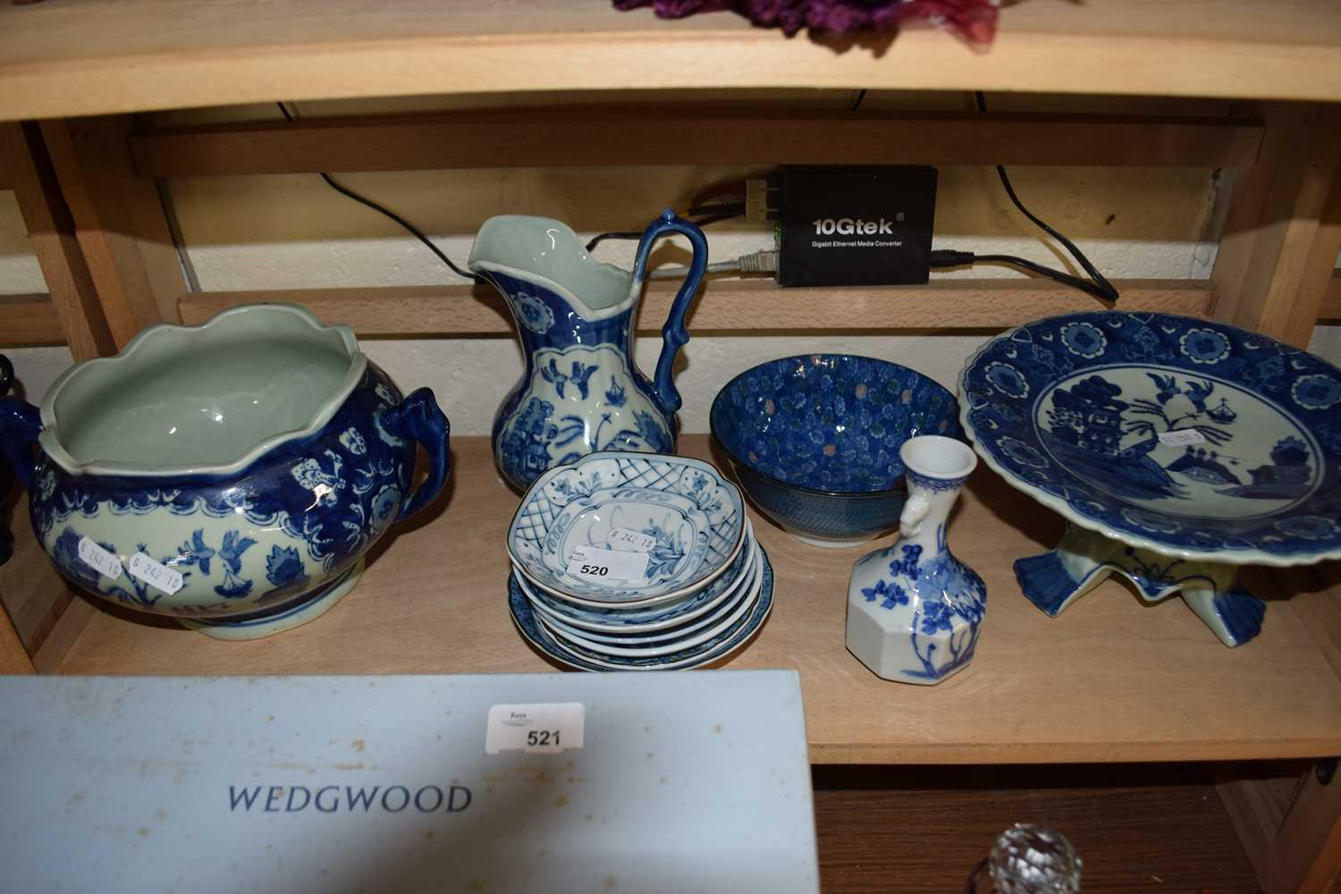 Mixed Lot: Various reproduction blue and white ceramics