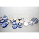 Mixed Lot: Various Willow pattern tea wares, graduated set of three jugs etc