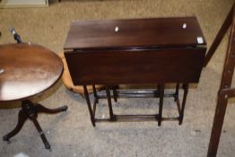 Drop leaf table