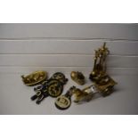 Mixed Lot: Brass wares to include horse brasses, fire tools, various ornaments etc