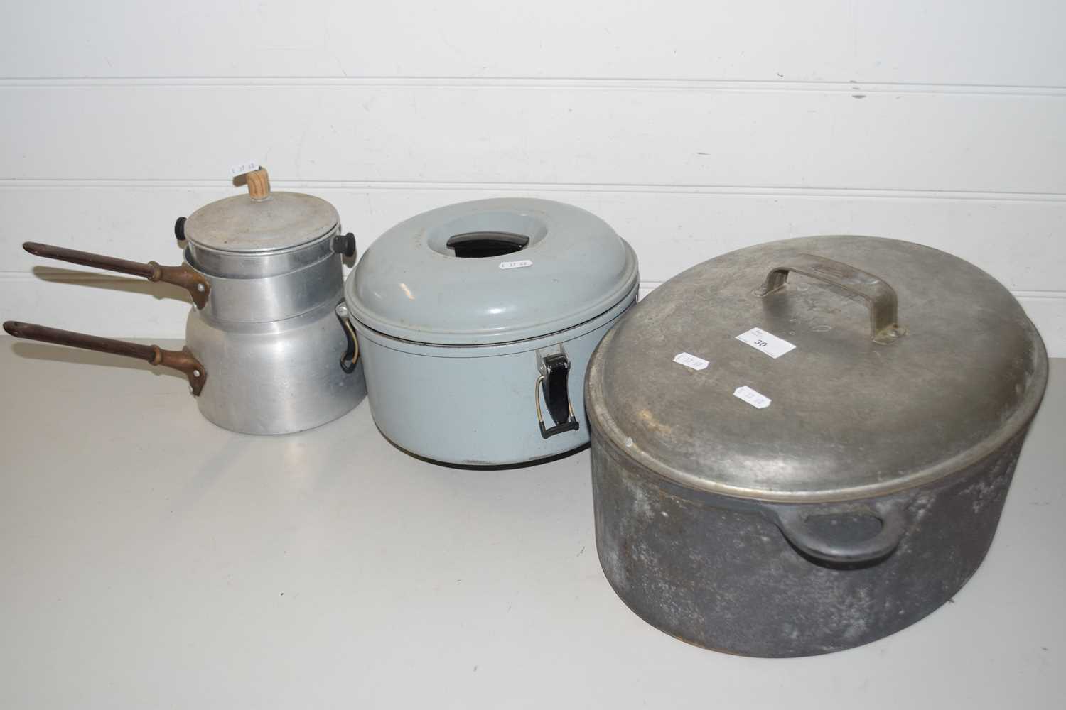Mixed Lot: Various vintage aluminium and iron cooking pots