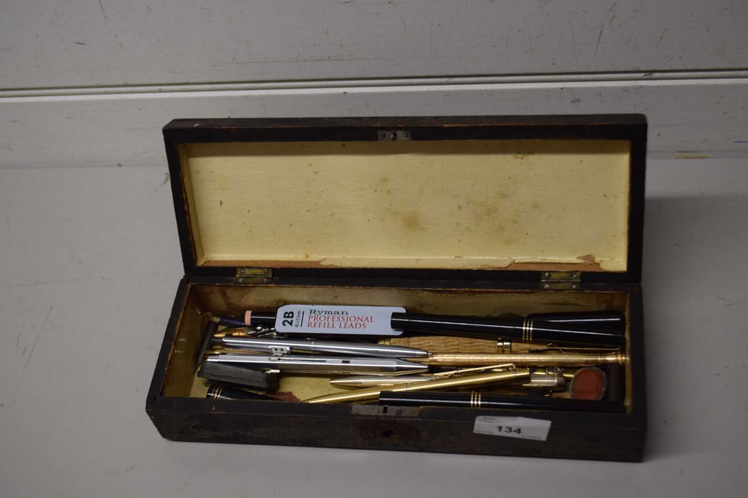 Box of various assorted vintage pens