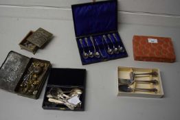 Mixed Lot: Silver plated babies cutlery set, assorted teaspoons and other items