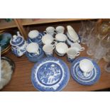 Quantity of modern Willow pattern decorated tea and table wares