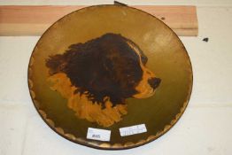 PAINTED METAL WAL PLAQUE DECORATED WITH A HEAD OF A DOG