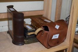 Mixed Lot: Small Smiths bakelite cased mantel clock, inlaid cigarette box, Haemacytometer cased