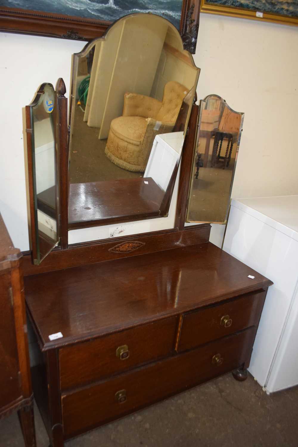 Early 20th Century oak dressing chest with triple mirrored back