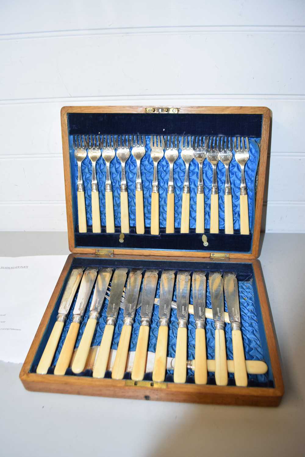 Cased set of silver plated fish cutlery - Image 2 of 2