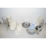 Mixed Lot: Collectors plates, glass vases etc