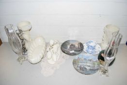 Mixed Lot: Collectors plates, glass vases etc