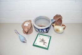Mixed Lot: Various model birds and other assorted ceramics