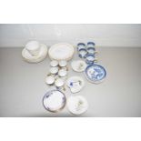 Mixed Lot: Various tea and coffee wares to include Willow pattern and others