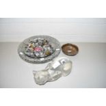 Heavy glass model of a cat together with a circular glass fruit bowl of polished pebbles