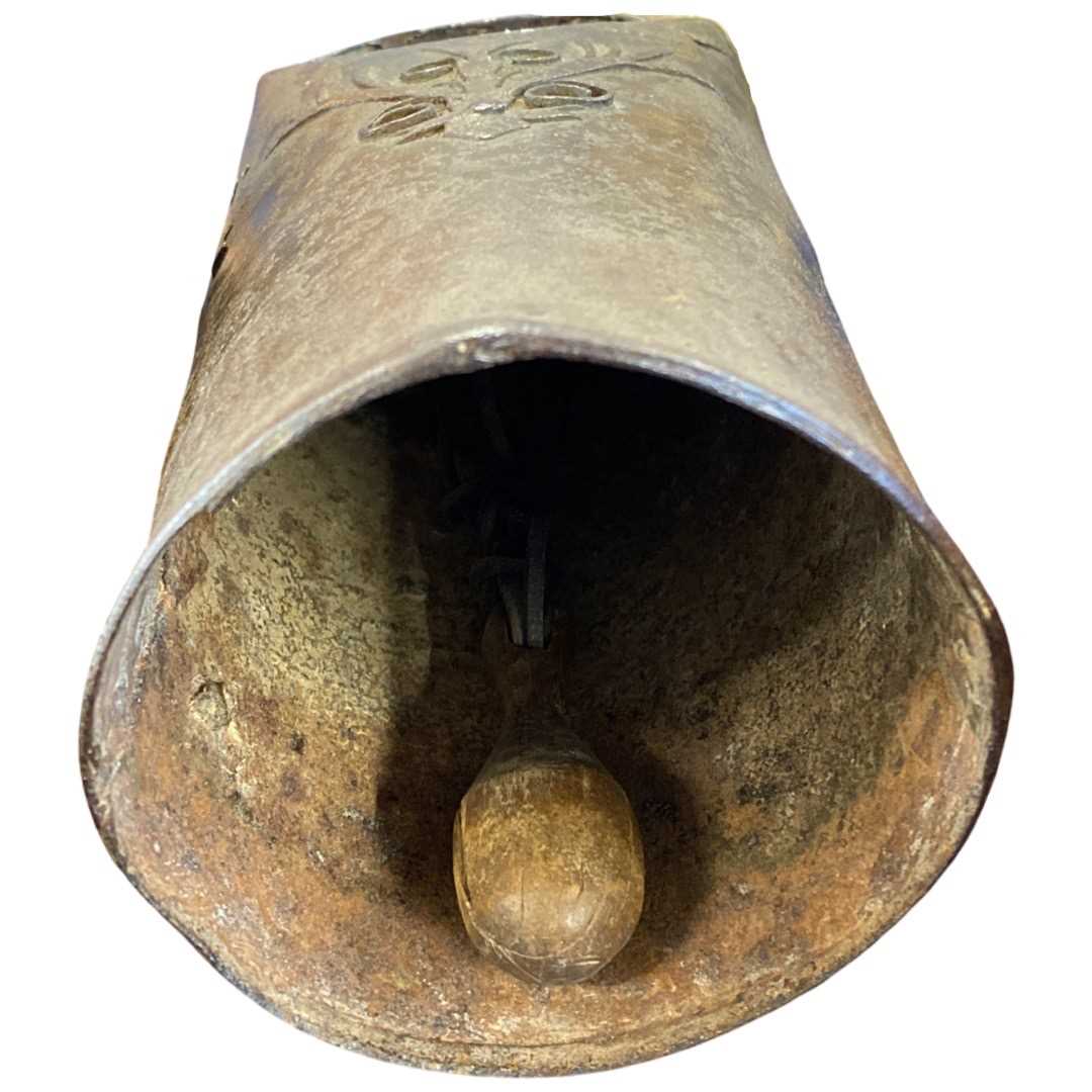 Metal cow bell - Image 2 of 2