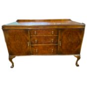 Edwardian walnut veneered sideboard with three drawers and two doors raised on cabriole legs with