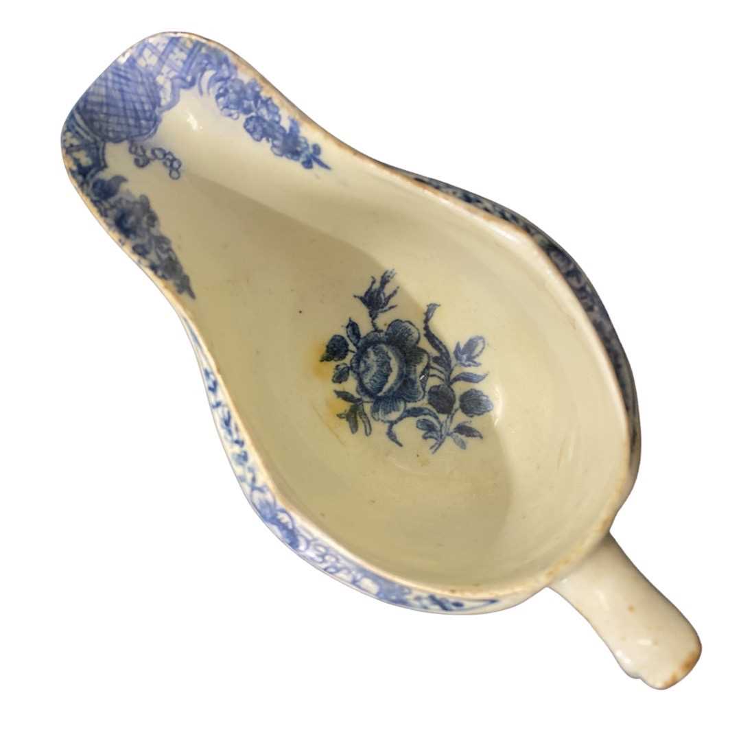 Lowestoft porcelain sauce boat decorated in blue with floral prints - Image 3 of 3