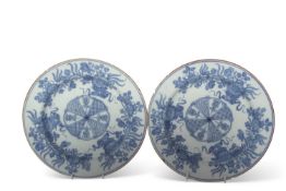 Two English delft plates with Chinese porcelain designs within ochre rims, 22cm diameter, old