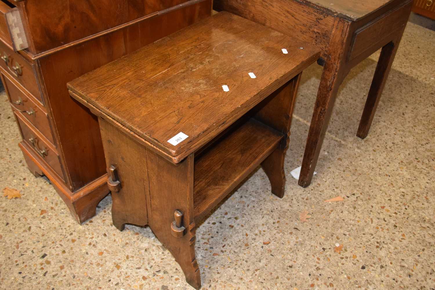 Small oak fold top coffee table with base shelf, 57cm wide - Image 2 of 2