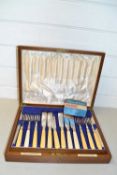 Case of silver plated fish cutlery by the Goldsmiths & Silversmiths Company