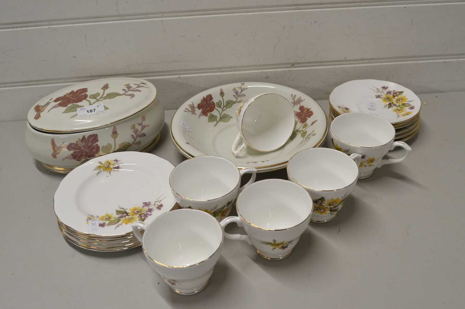 Quantity of various floral decorated table wares