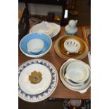 Mixed Lot: Various assorted kitchen bowls, shell shaped serving dish and other items