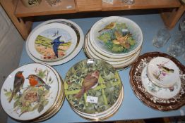 Mixed Lot: Various decorated plates to include Bradford Exchange, Doulton and other bird plates